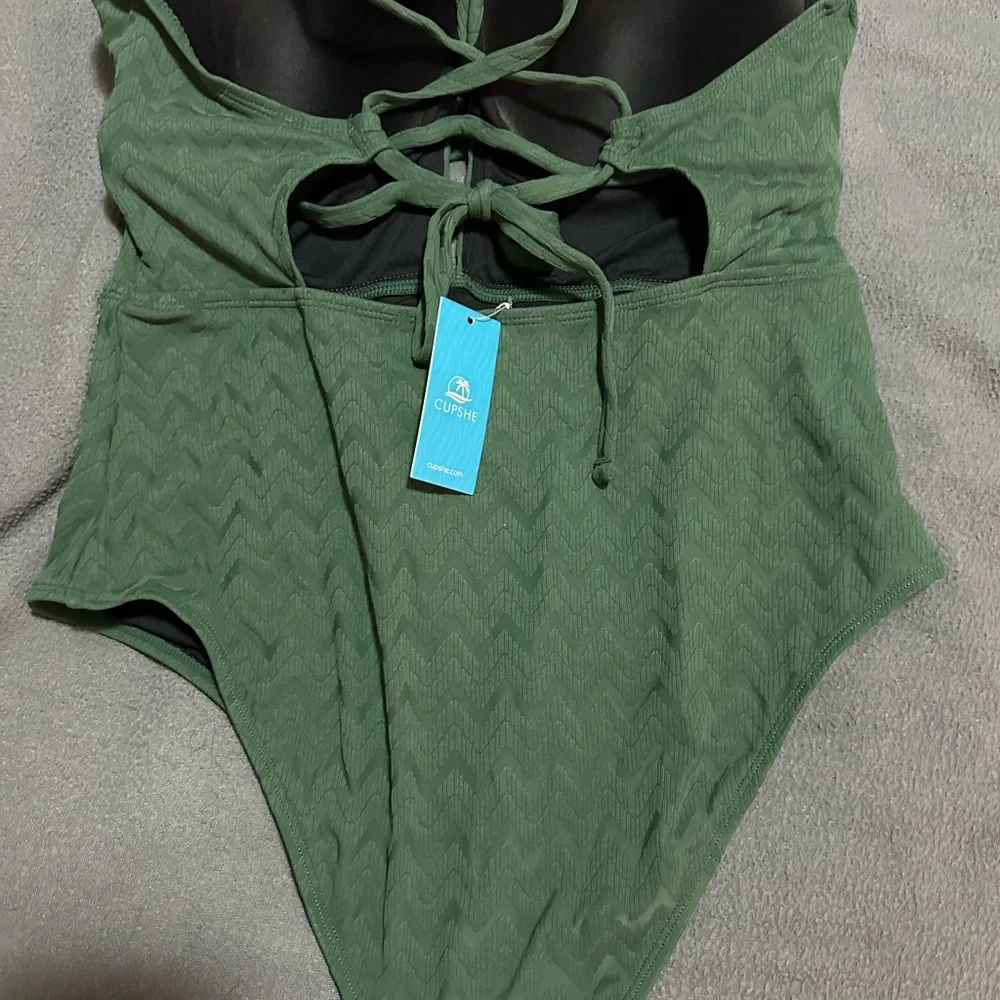 Cupshe One-Piece Swimsuit - Picture 2 of 2